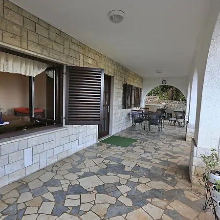 Vera Apartment